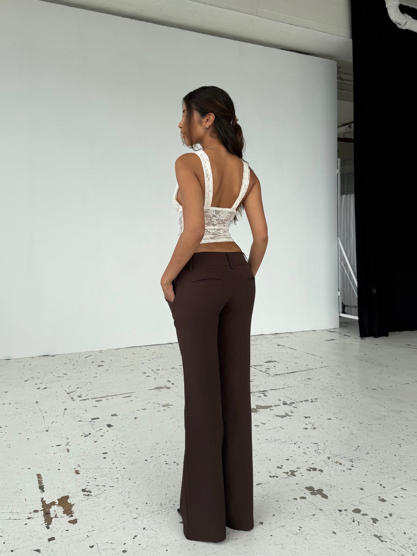 Livia low waist bukser - mørk brun