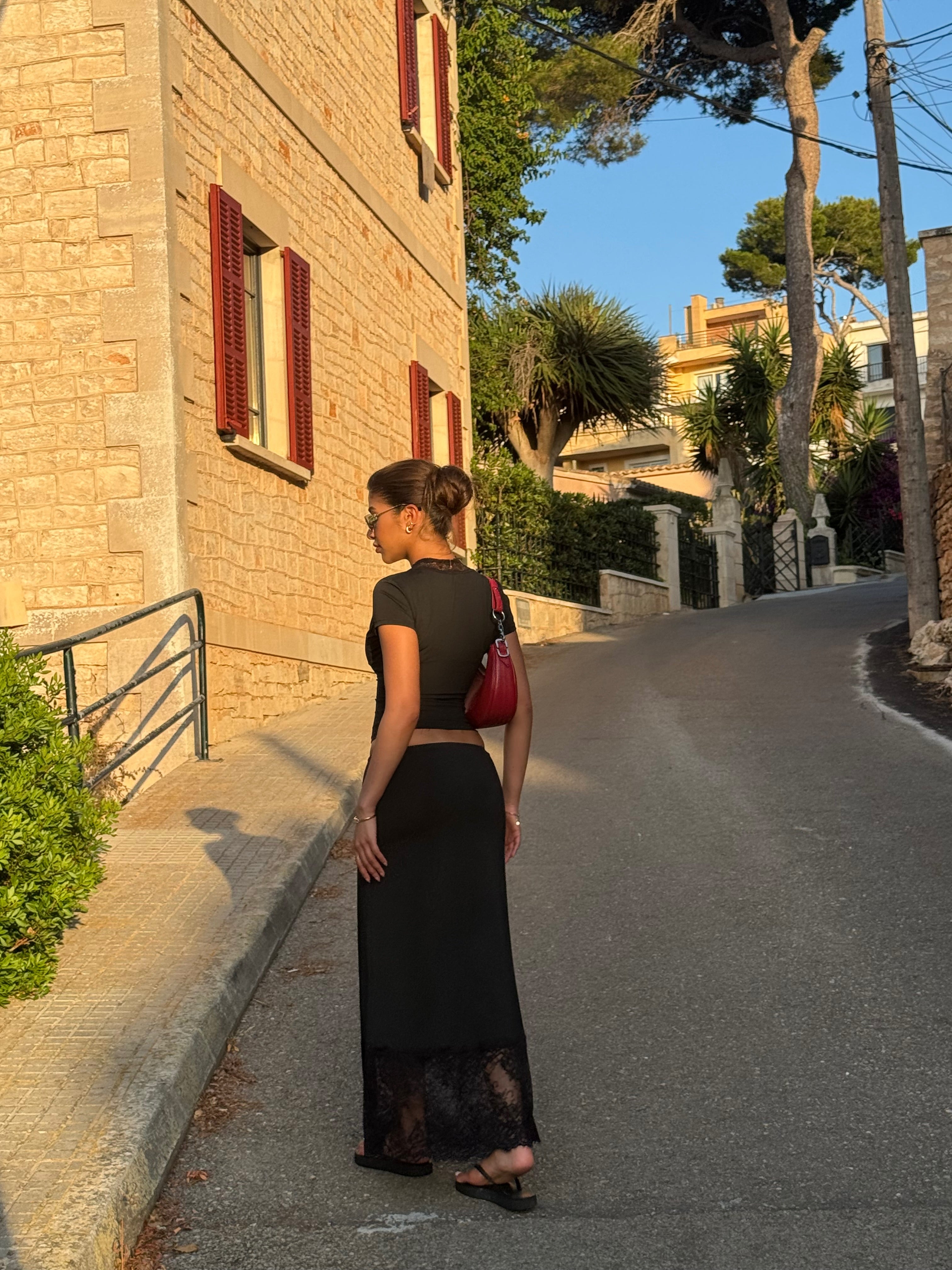 Maxi lace skirt - sort