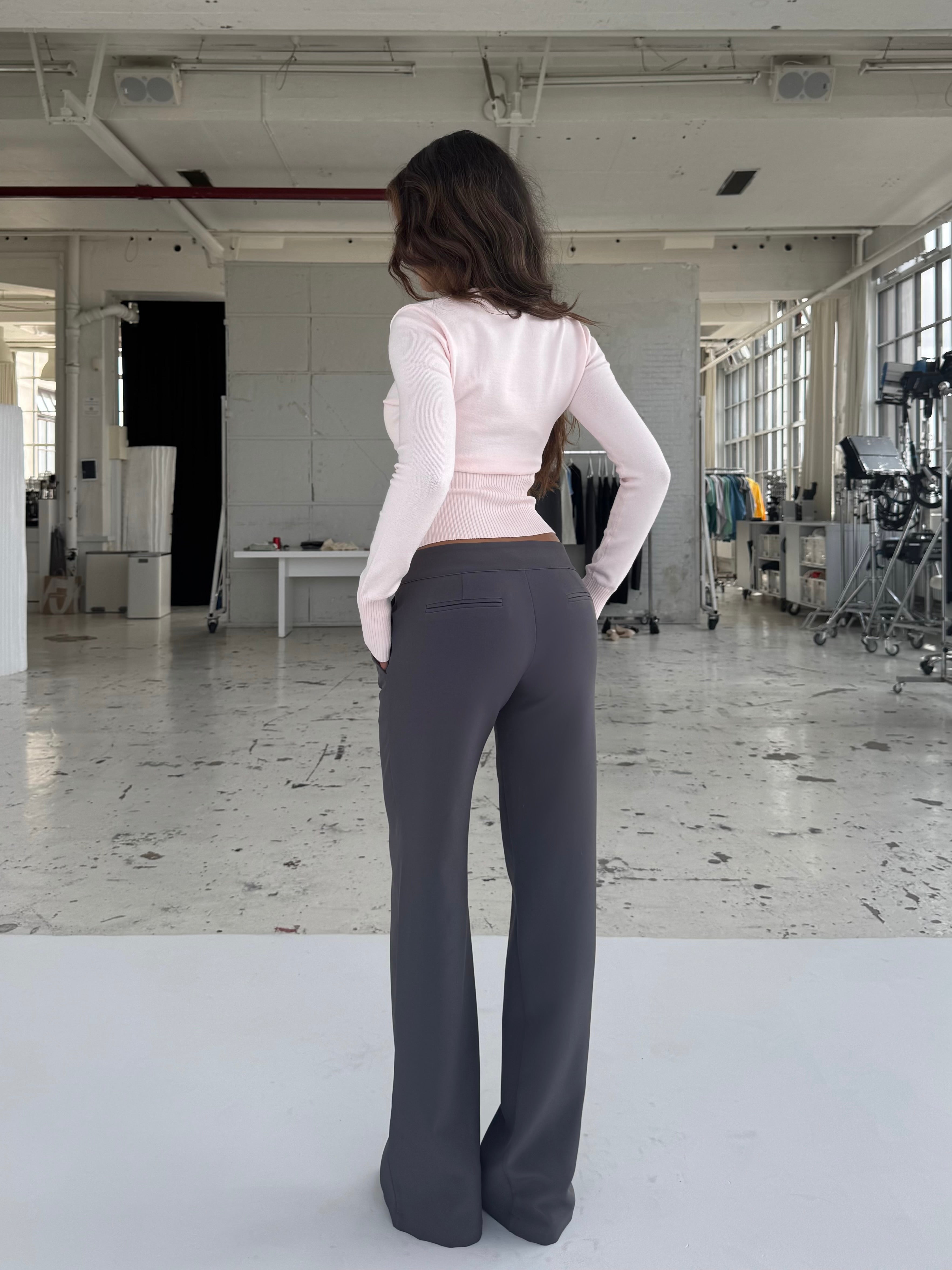 Buckle low waist bukser - mørk grå