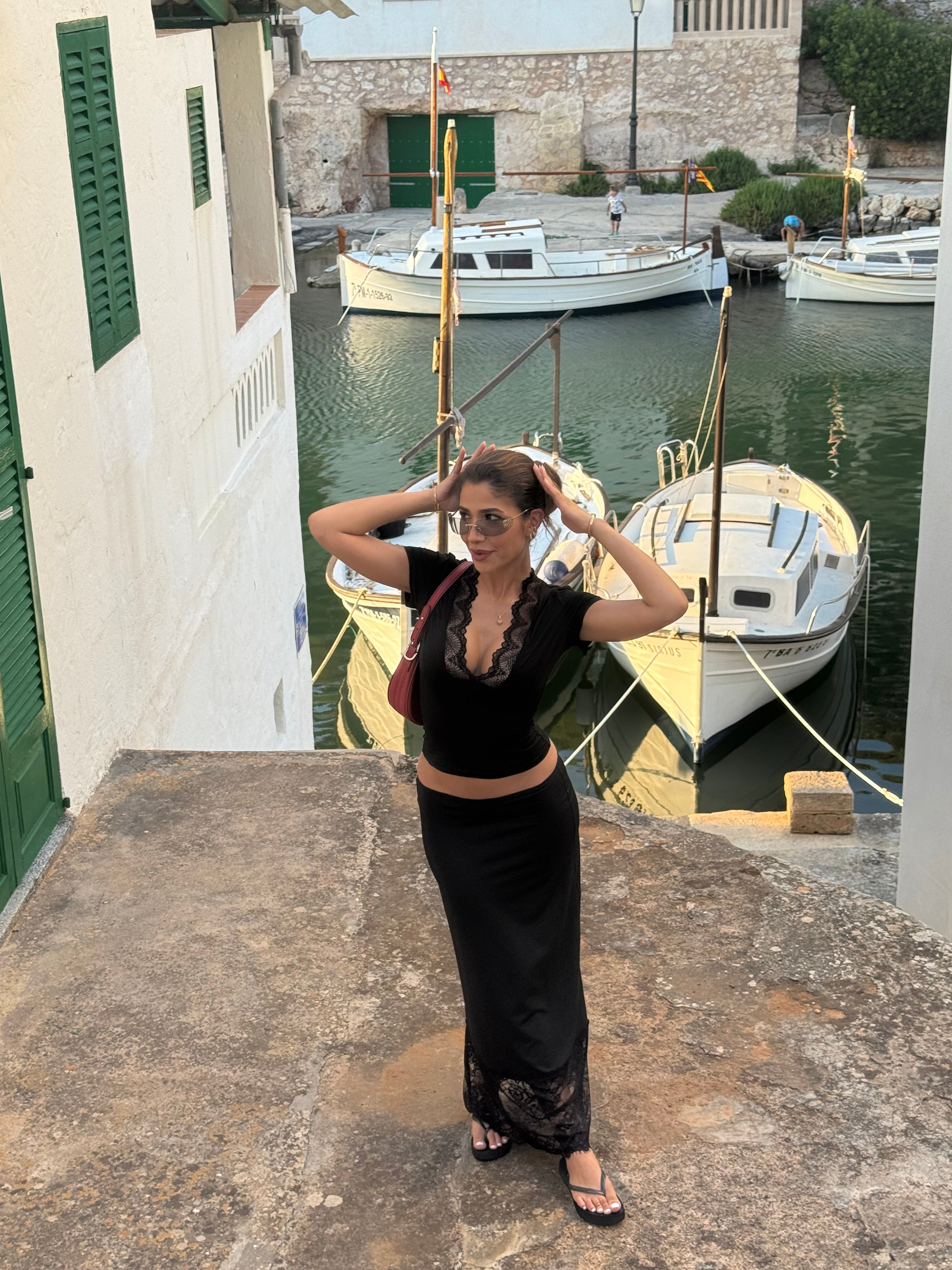 Maxi lace skirt - sort