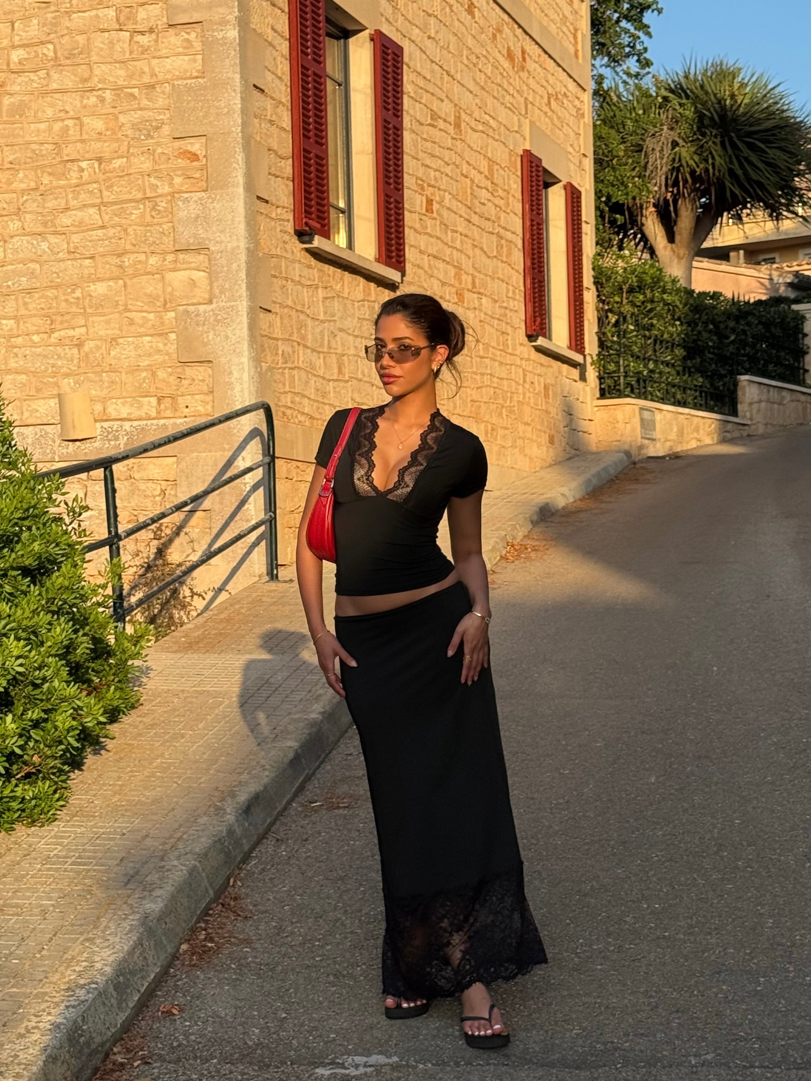 Maxi lace skirt - sort