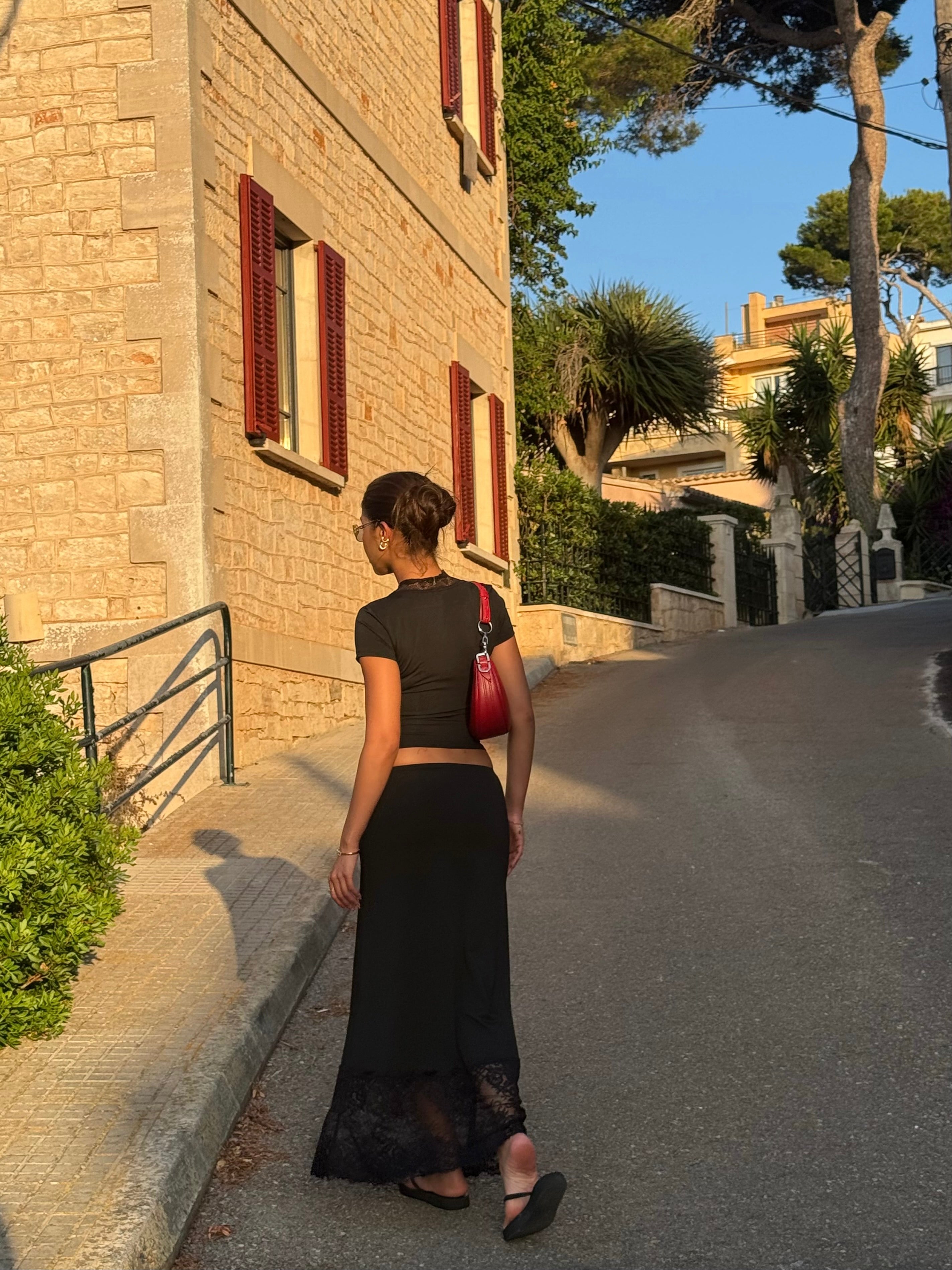 Maxi lace skirt - sort