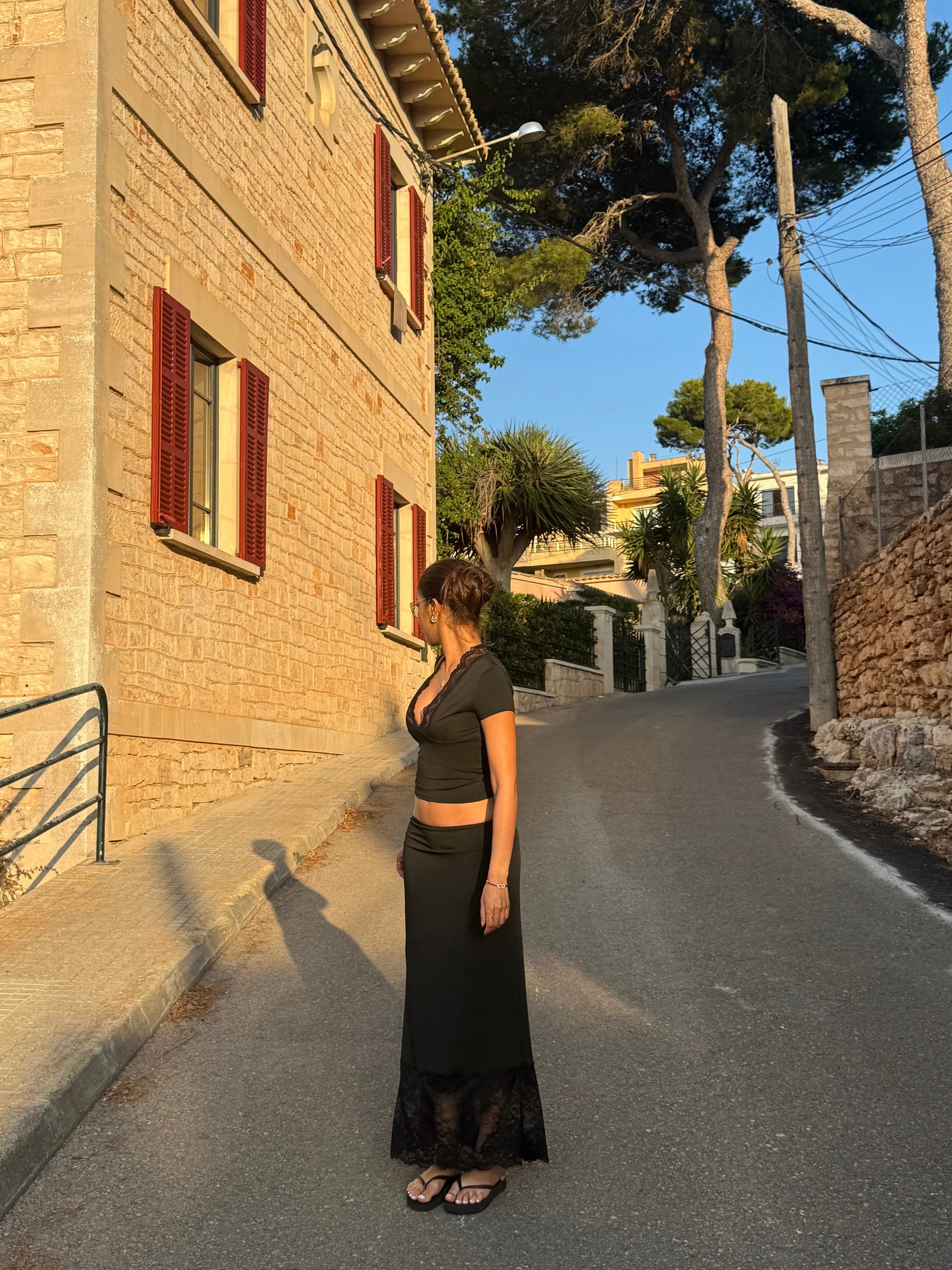 Maxi lace skirt - sort