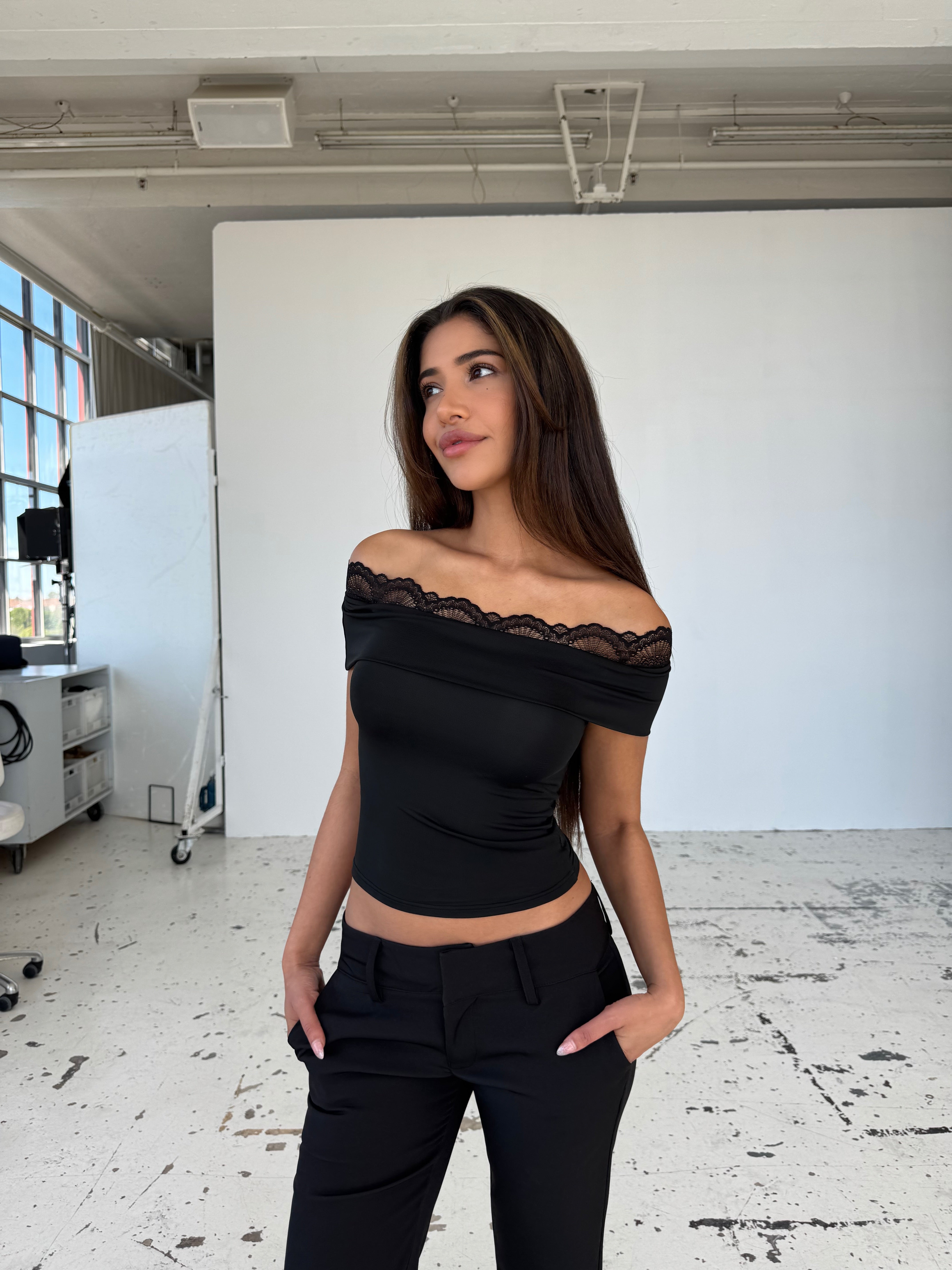 Leda lace top - sort