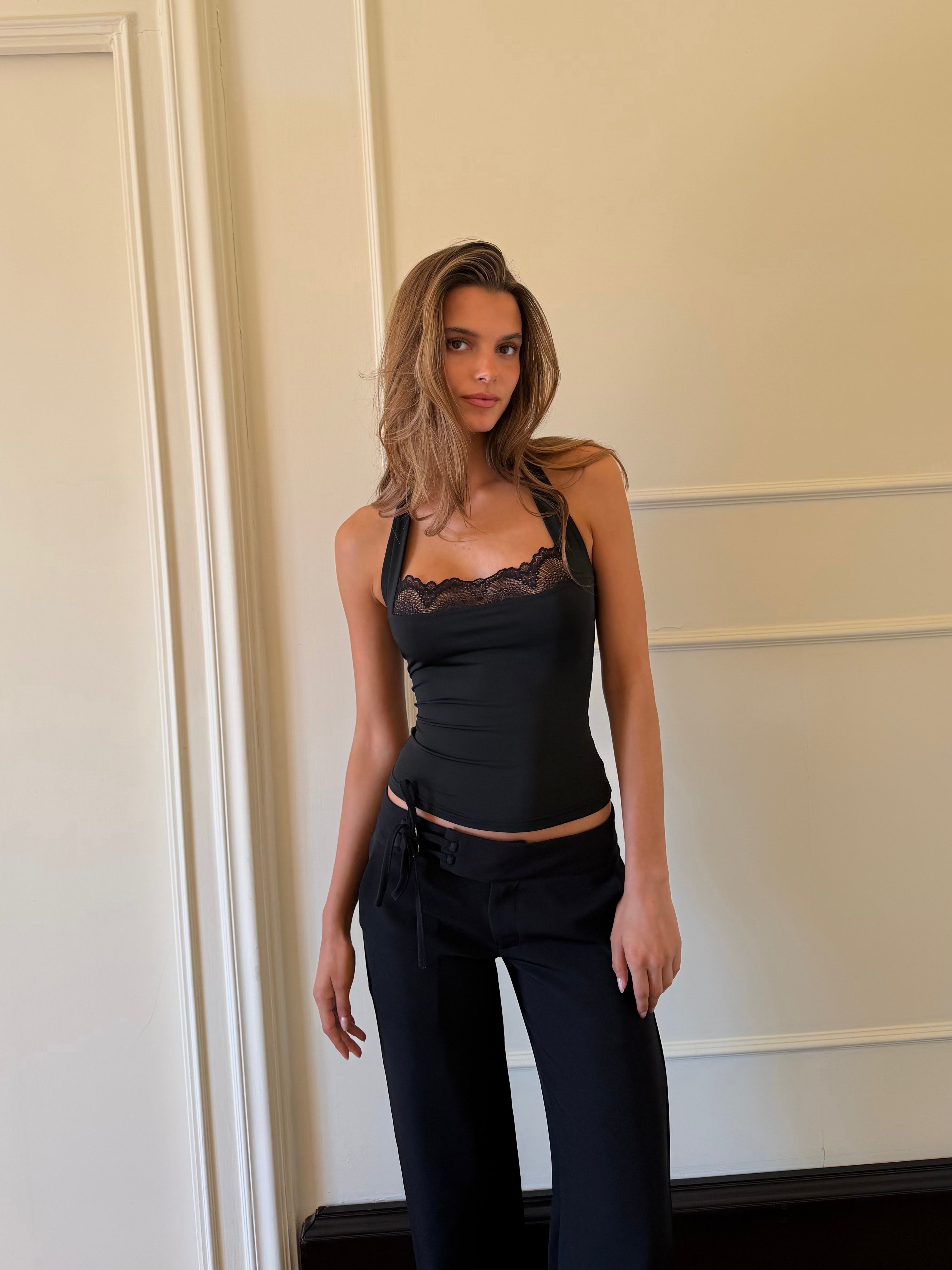 Elia lace top - sort (forudbestilling)