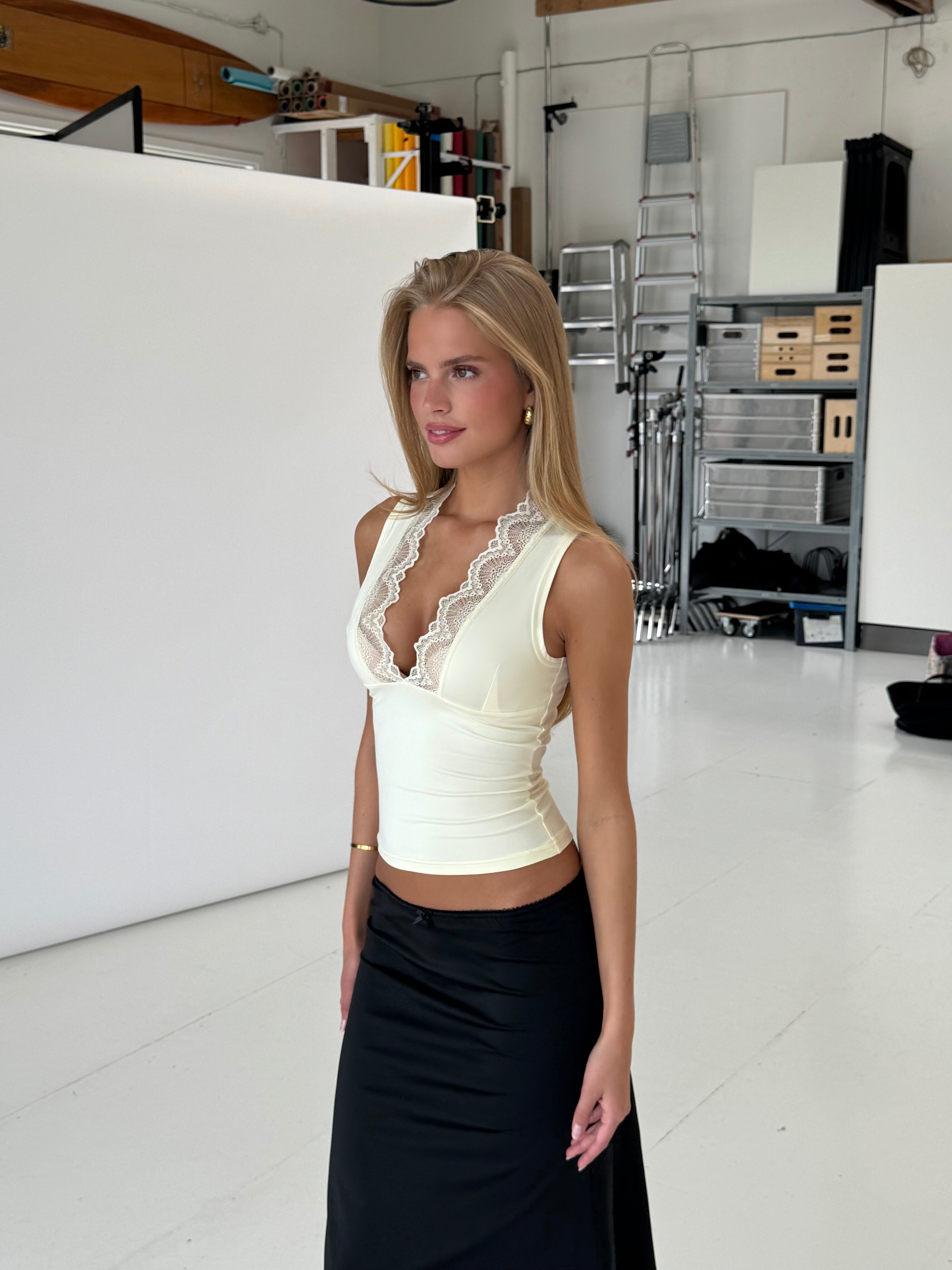 Lucia basic lace top - lys gul