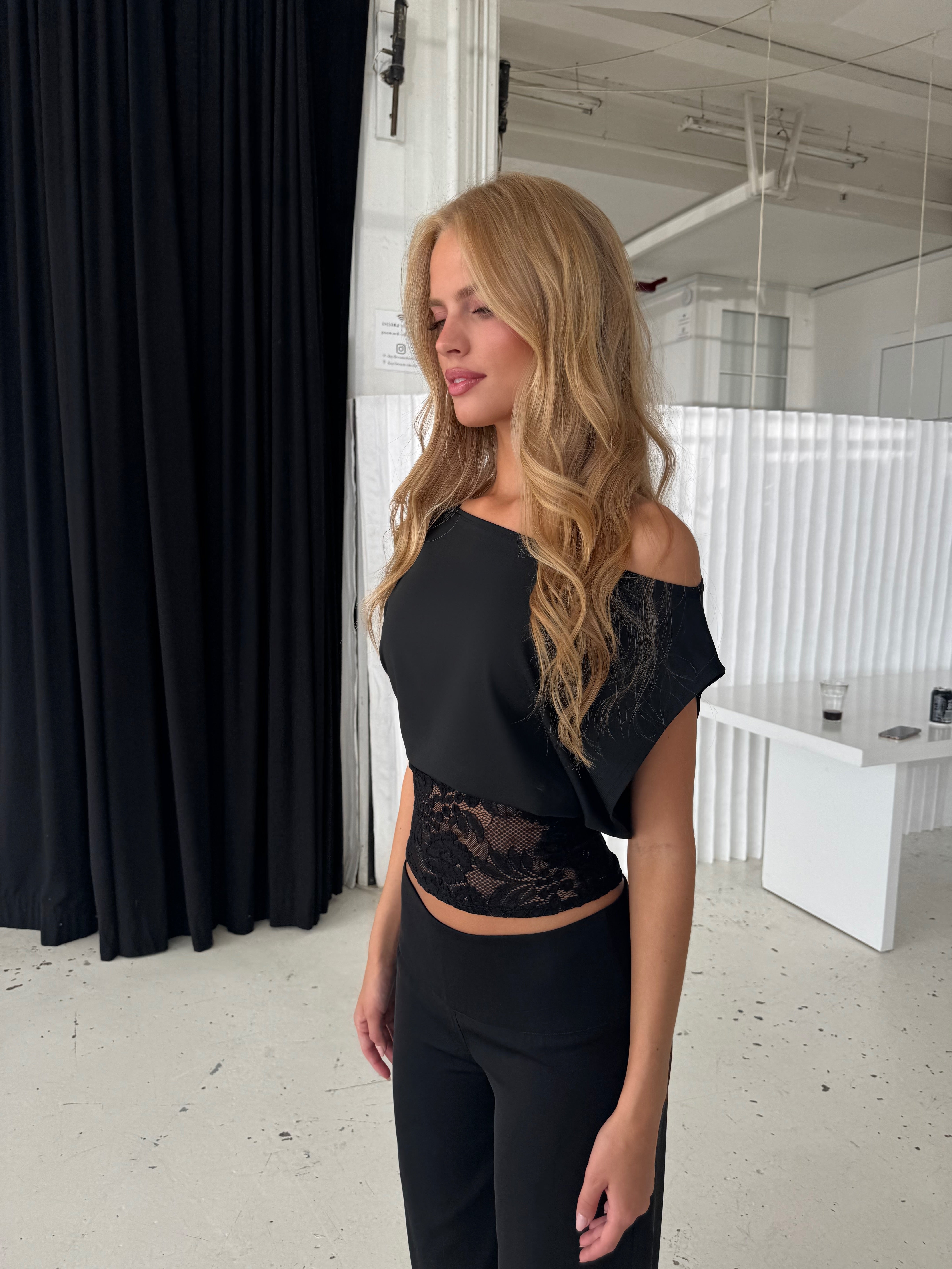 Hera basic lace top - sort