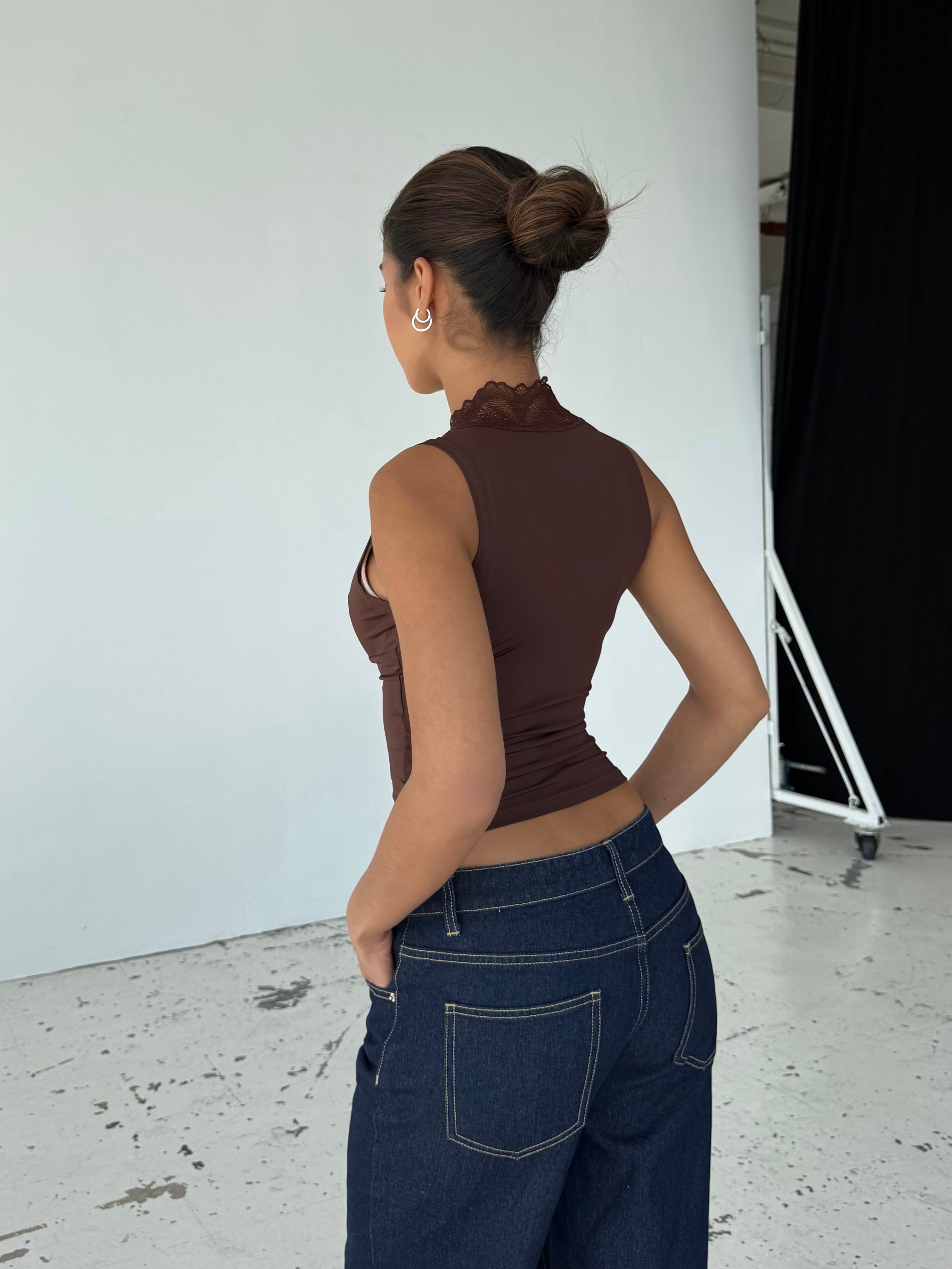 Lucia basic lace top - mørk brun