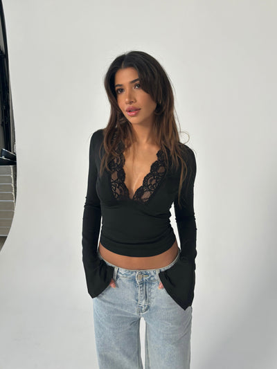 Pretty basic lace top - black 