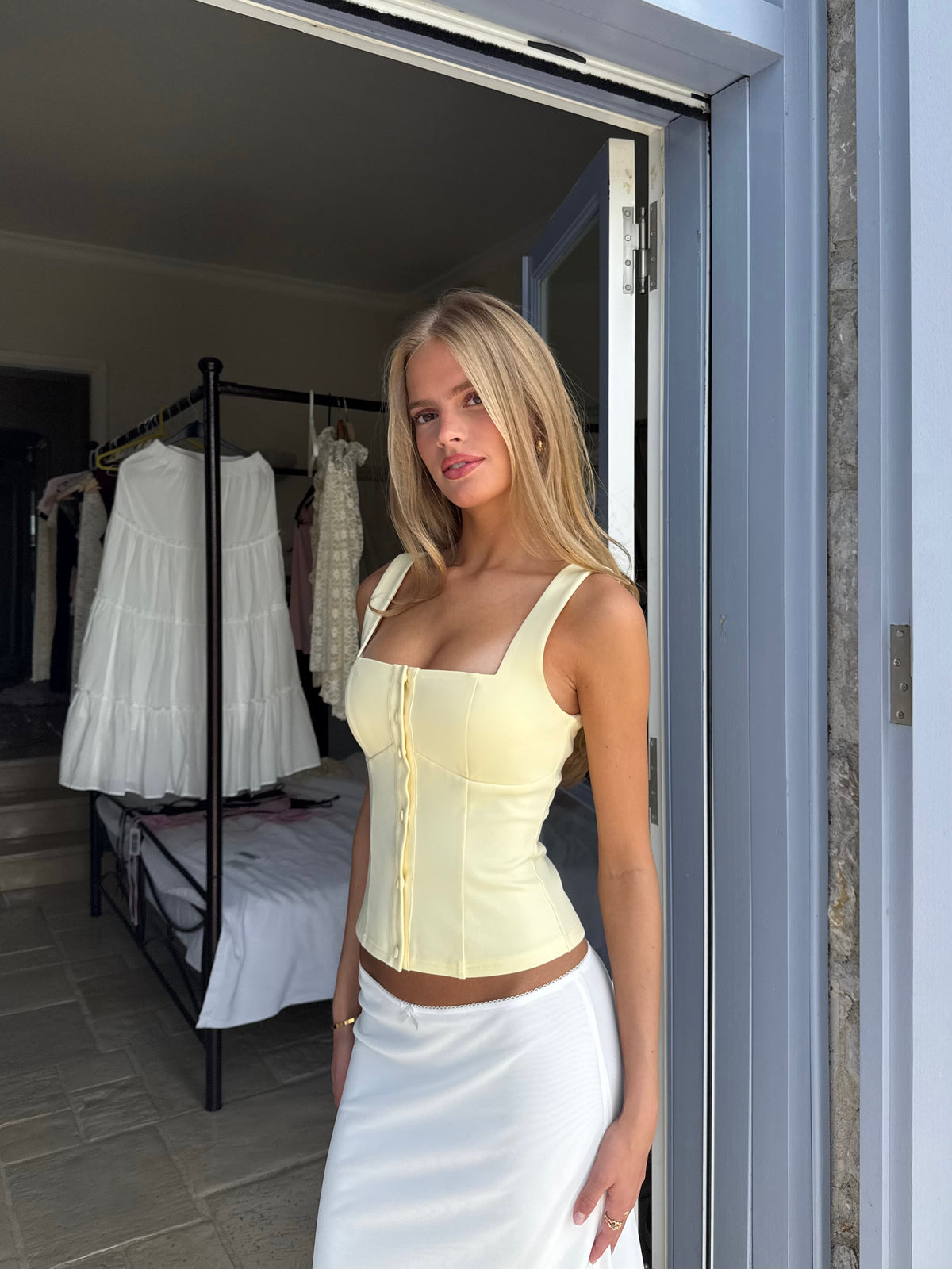 Beba button top - lys gul