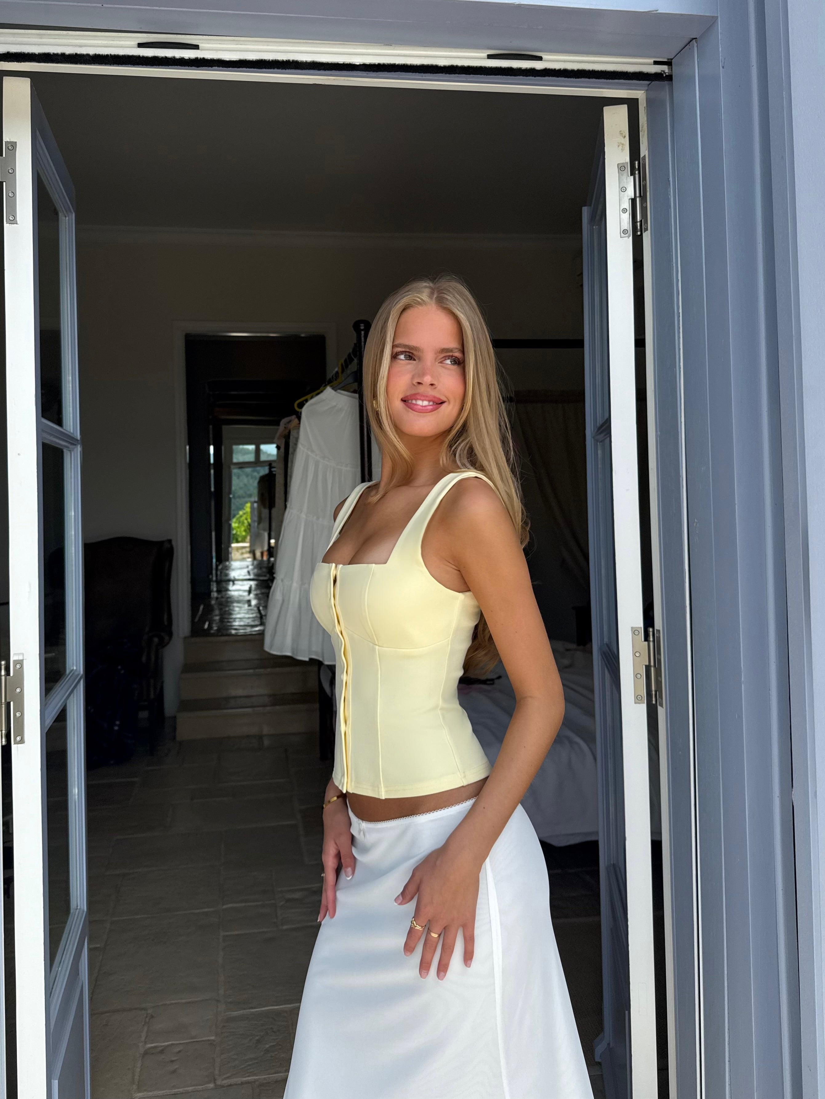 Beba button top - lys gul