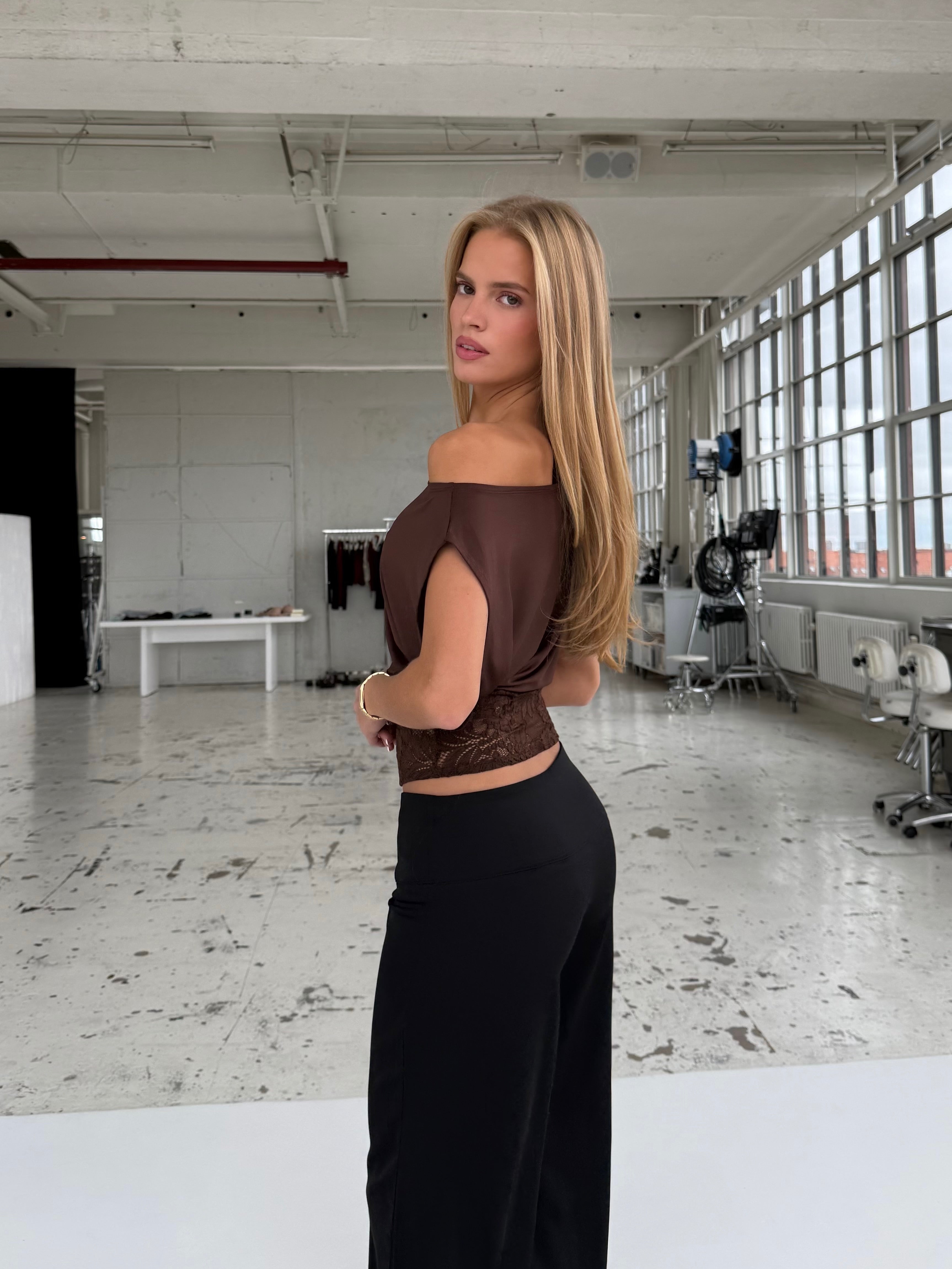 Hera basic lace top - mørk brun