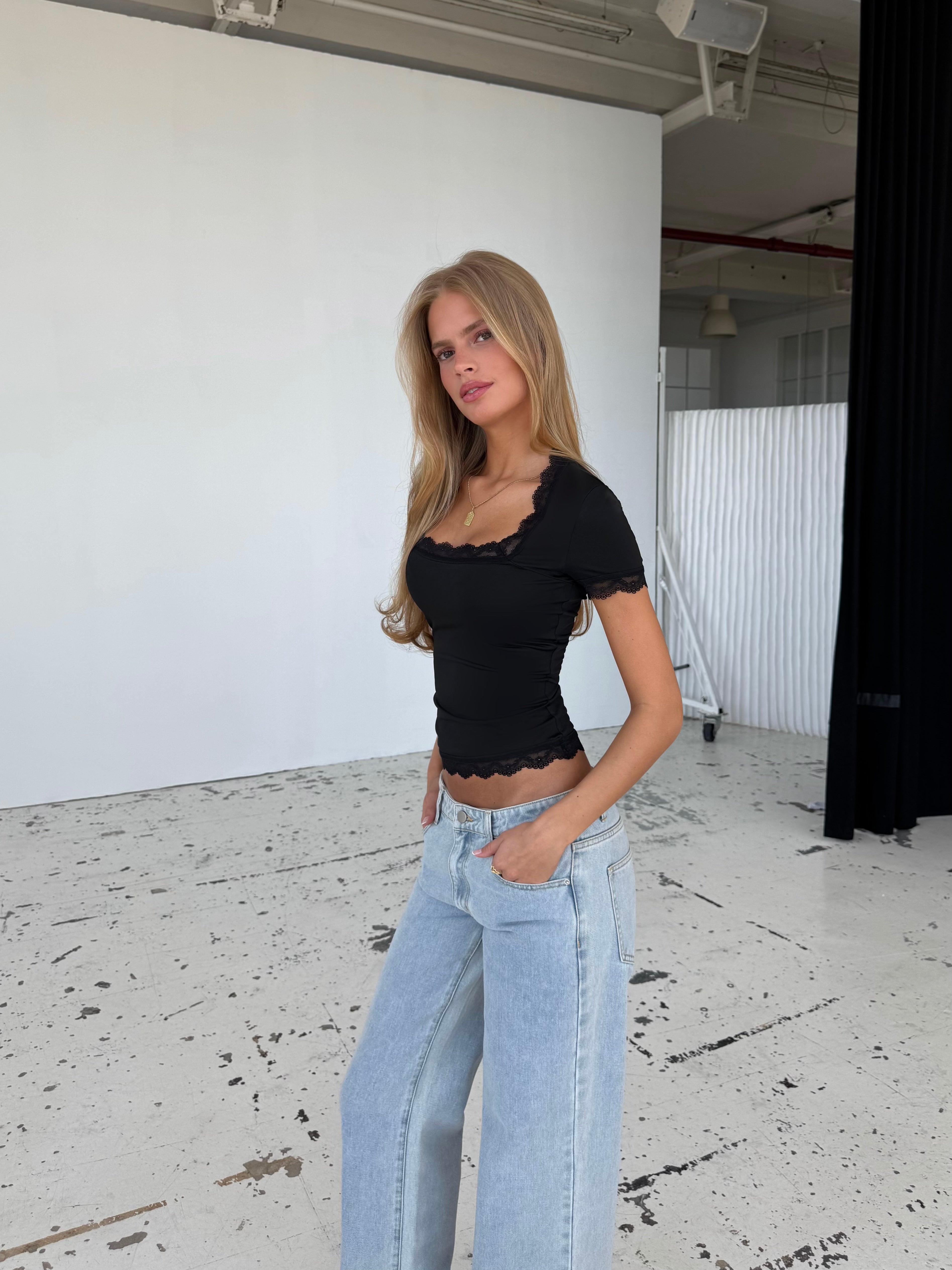 Blair basic lace tee - sort