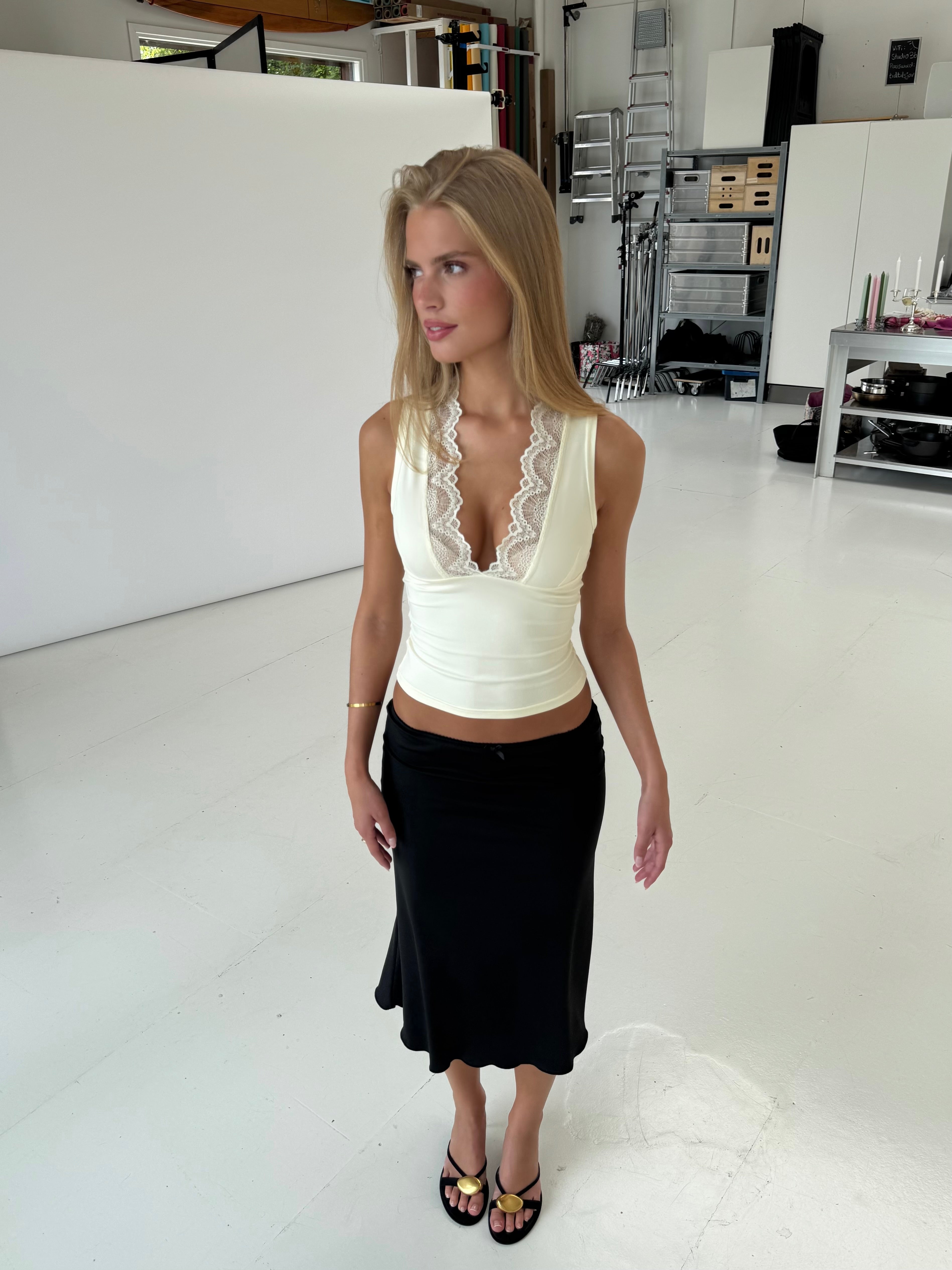 Lucia basic lace top - lys gul